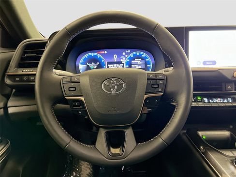 Used 2025 Toyota Crown Signia image 20