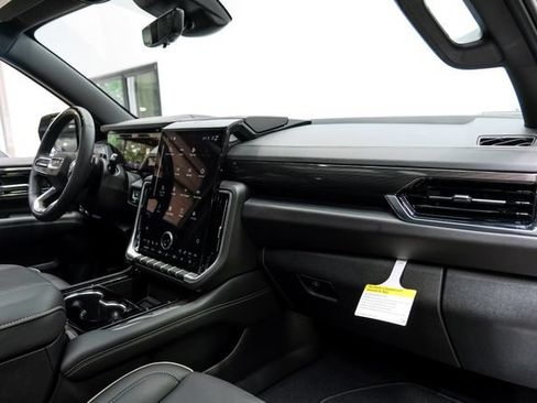 Used 2026 GMC Yukon Elevation w/ Elevation Premium Package AWD/4WD image 12