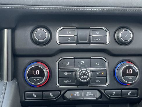 Used 2023 Chevrolet Tahoe Z71 w/ Luxury Package image 28