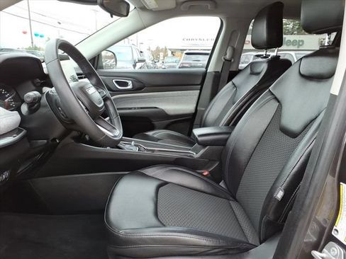 Used 2022 Jeep Compass Latitude AWD/4WD image 5