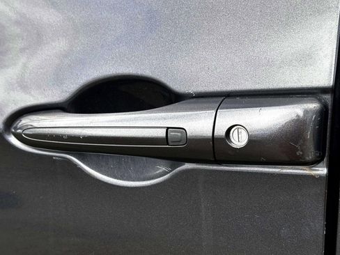 Used 2020 Chrysler Voyager Lxi image 13