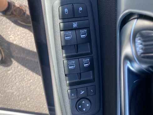 New 2026 Chrysler Pacifica Limited w/ S Appearance Package FWD image 19