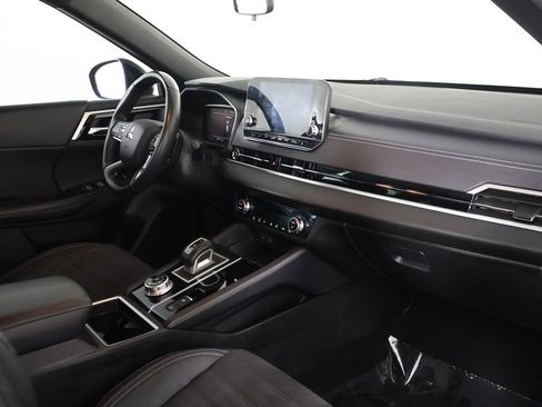 Used 2023 Mitsubishi Outlander SE Black Edition image 29