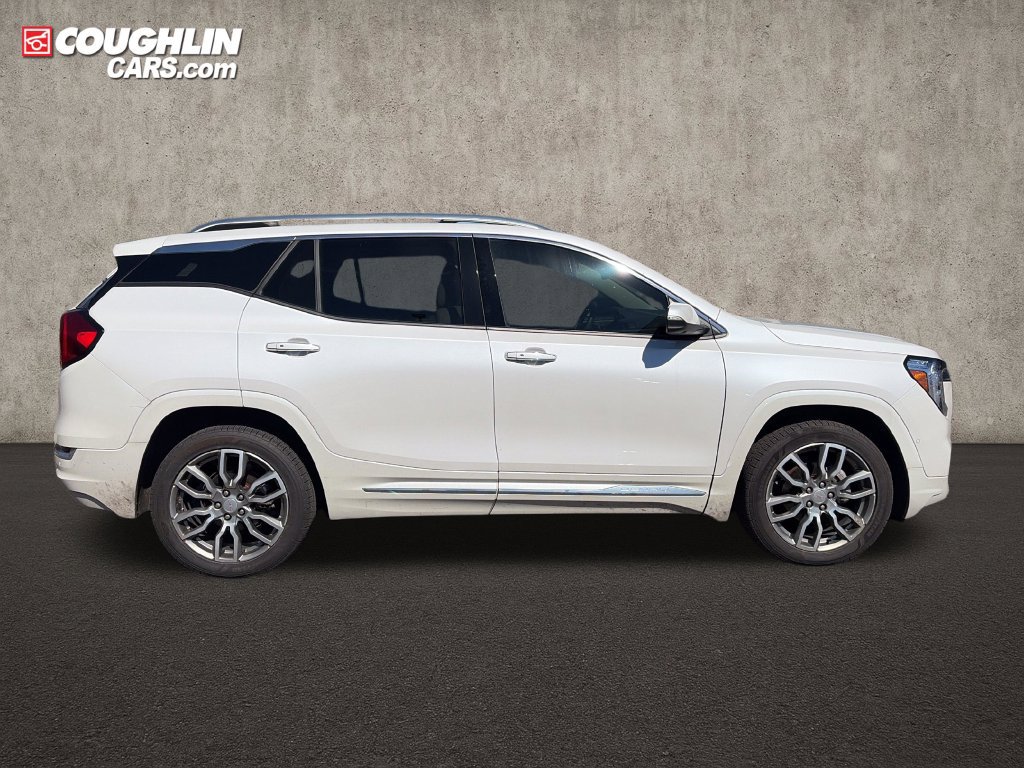 Used 2023 GMC Terrain Denali w/ Denali Premium Package AWD/4WD image 10