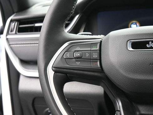 New 2025 Jeep Grand Cherokee L Laredo w/ Luxury Tech Group I image 32