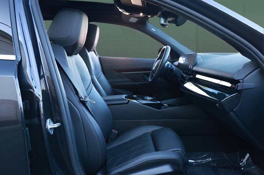 Used 2025 BMW 530i RWD image 29