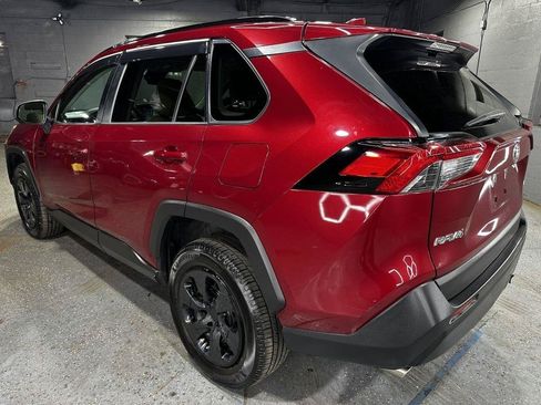 Used 2019 Toyota RAV4 LE FWD image 4