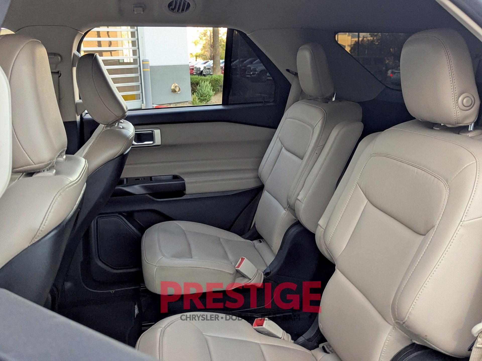 Used 2020 Ford Explorer XLT w/ Equipment Group 202A AWD/4WD image 28