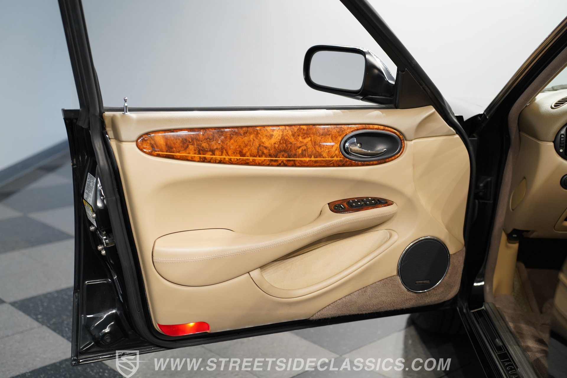 Used 1998 Jaguar XJ8 L RWD image 38