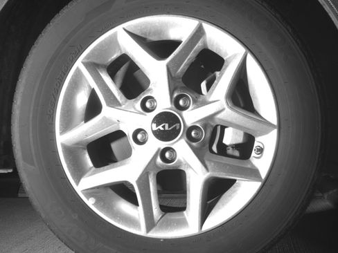 Used 2025 Kia Soul LX w/ LX Technology Package FWD image 13
