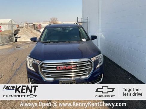 Used 2023 GMC Terrain SLT w/ LPO, Floor Liner Package image 5