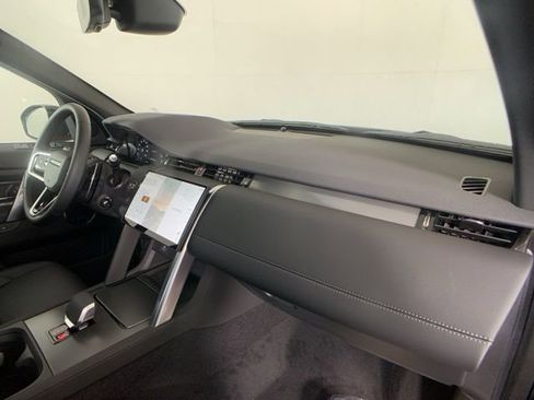 New 2025 Land Rover Discovery Sport Dynamic SE image 38