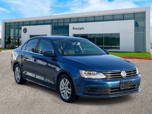 Used 2017 Volkswagen Jetta S image 2