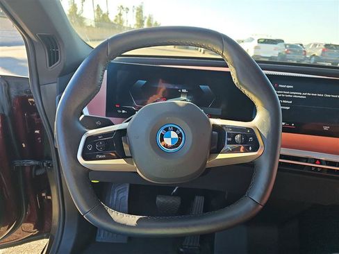 Used 2022 BMW iX xDrive50 w/ Premium Package AWD/4WD image 11