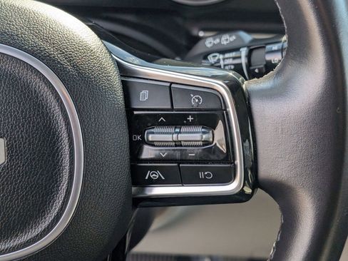 Used 2024 Kia Carnival LX image 24