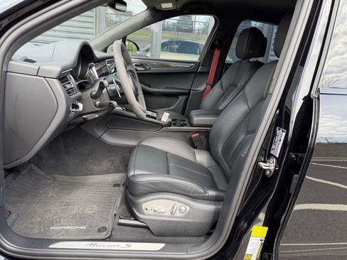 Certified 2023 Porsche Macan S image 5