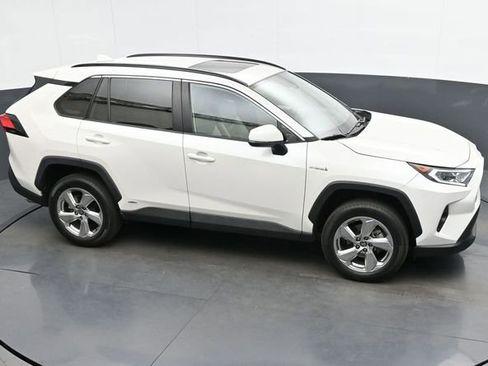 Used 2021 Toyota RAV4 XLE Premium AWD/4WD image 19