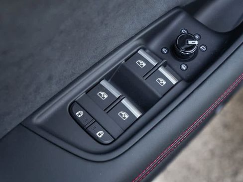 New 2026 Audi SQ8 Prestige image 23