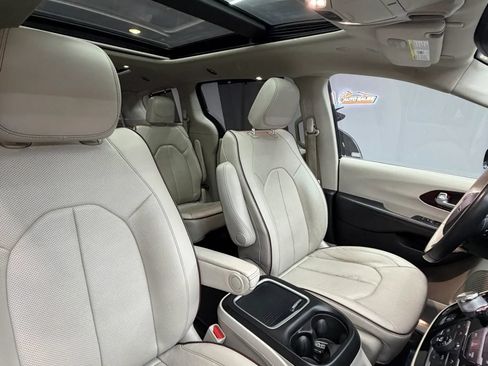 Used 2020 Chrysler Pacifica Limited FWD image 49