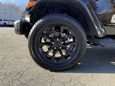 Used 2022 Jeep Wrangler Unlimited Sahara w/ Cold Weather Group image 8