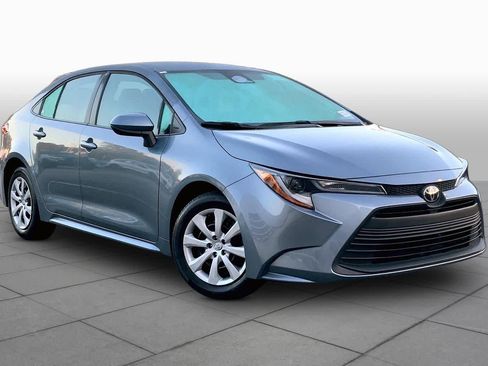 Used 2025 Toyota Corolla LE FWD image 3