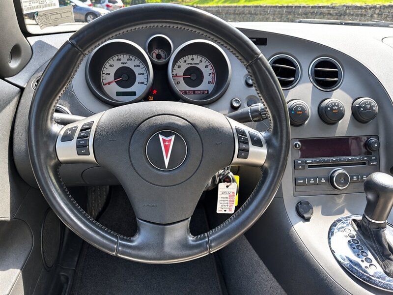 Used 2008 Pontiac Solstice Convertible w/ Premium Package RWD image 8