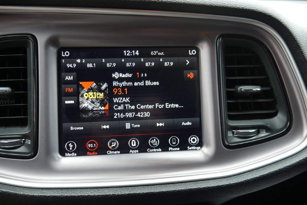 Used 2019 Dodge Challenger SXT w/ Plus Package RWD image 11