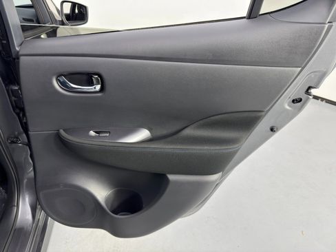 Used 2025 Nissan Leaf S image 37