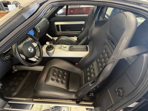 Used 2006 Ford GT RWD image 28