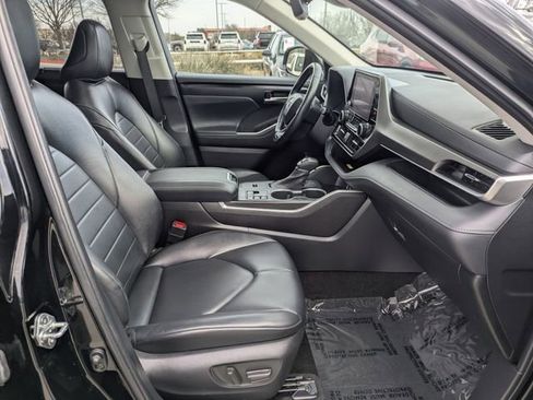 Used 2023 Toyota Highlander XLE image 35