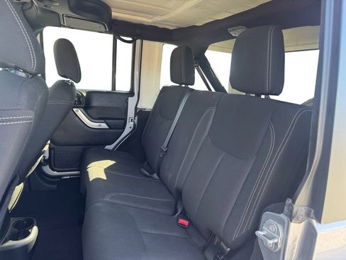 Used 2018 Jeep Wrangler Unlimited Sahara image 10