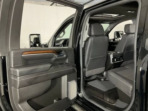 Used 2025 GMC Sierra 3500 Denali w/ Denali Reserve Package AWD/4WD image 33