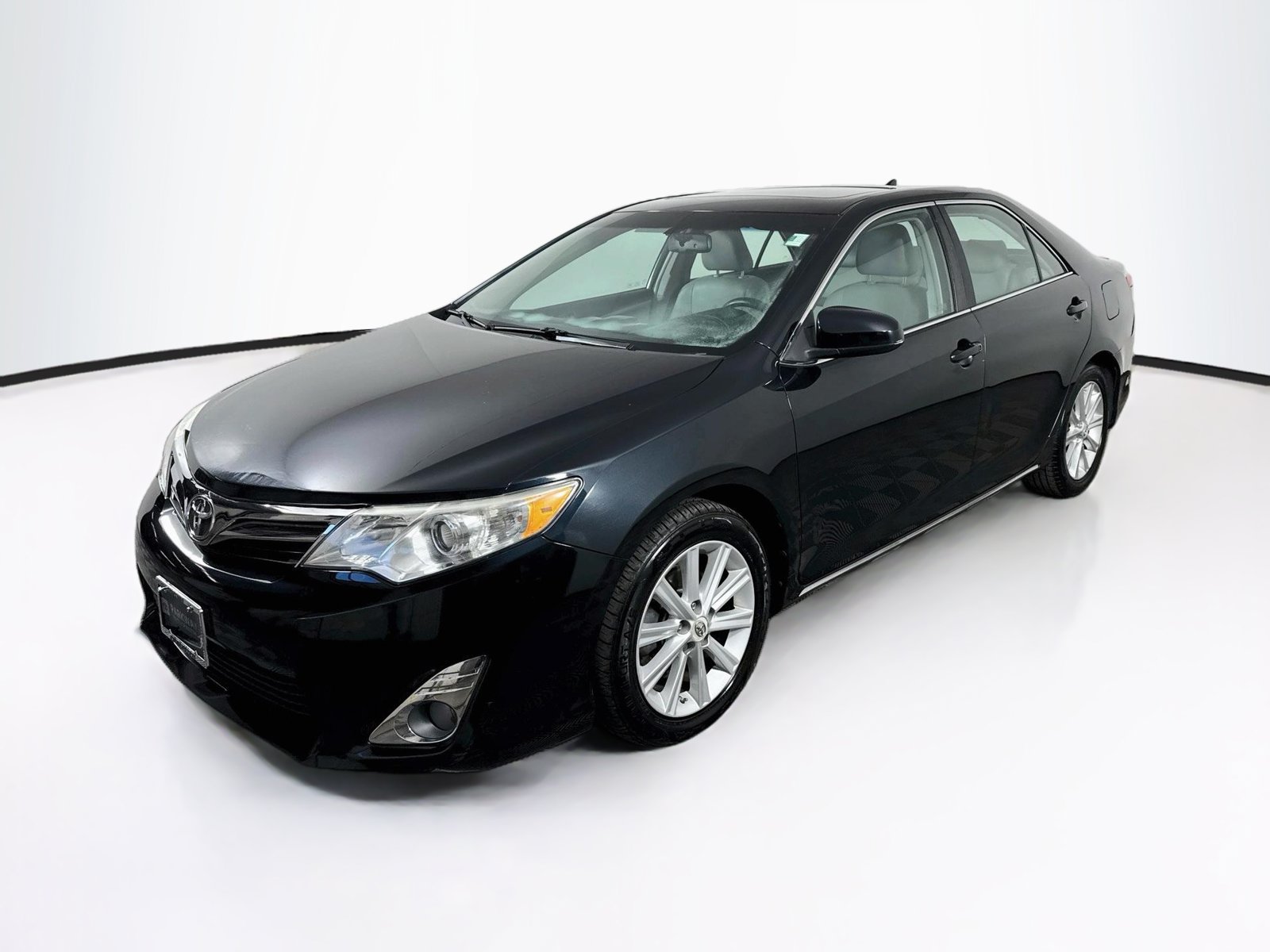 Used 2012 Toyota Camry XLE FWD image 3