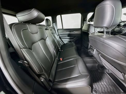 Used 2025 Jeep Grand Cherokee Limited RWD image 34