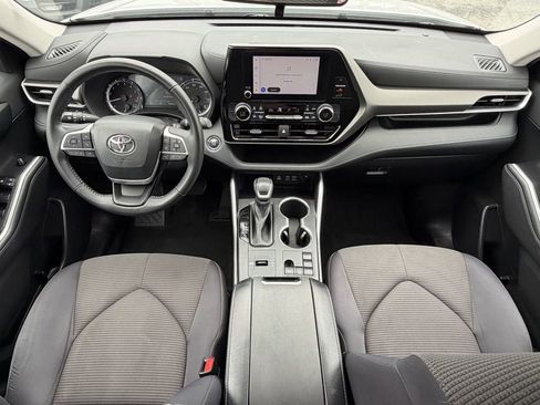 Used 2023 Toyota Highlander LE FWD image 14