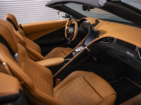 Used 2025 Ferrari Roma Spider RWD image 32