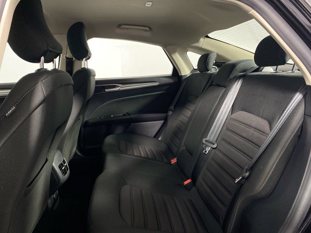 Used 2019 Ford Fusion SE FWD image 21