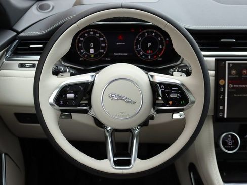 Used 2026 Jaguar F-PACE R-Dynamic S image 17