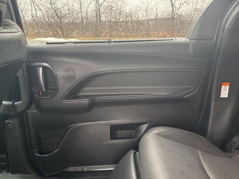 Used 2025 Toyota Sienna Platinum image 21