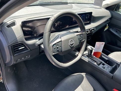 New 2026 Nissan Sentra SR w/ SR Premium Package FWD image 24