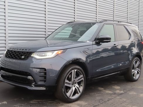 New 2024 Land Rover Discovery Dynamic SE image 14