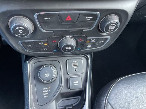 Used 2020 Jeep Compass Limited image 40