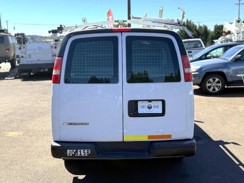 Used 2017 Chevrolet Express 2500 RWD image 7
