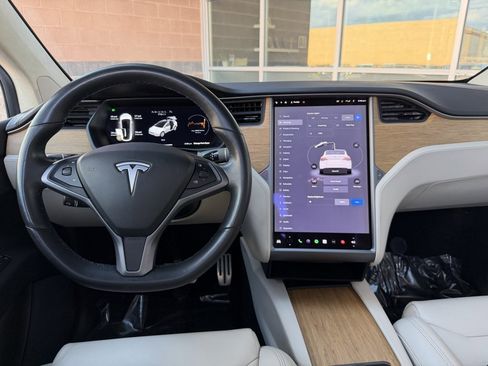 Used 2019 Tesla Model X 75D image 16