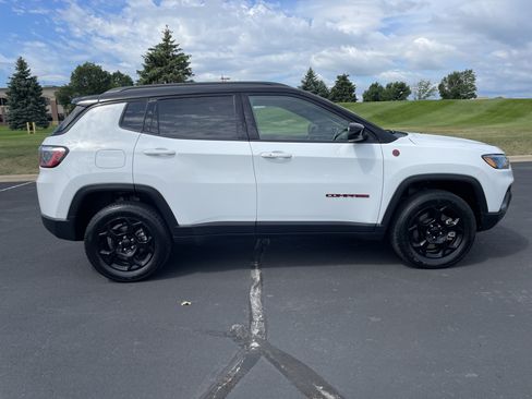 Used 2024 Jeep Compass Trailhawk AWD/4WD image 6