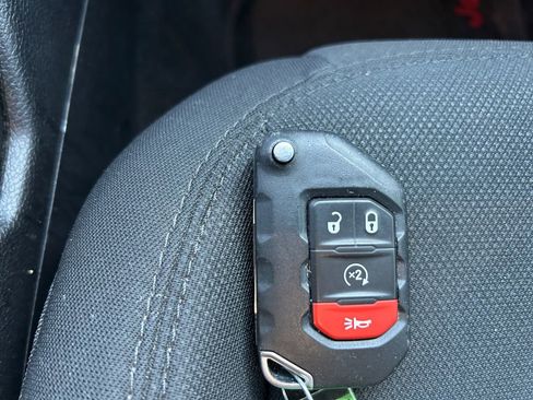 Used 2021 Jeep Wrangler Unlimited Sahara w/ LED Lighting Group AWD/4WD image 34