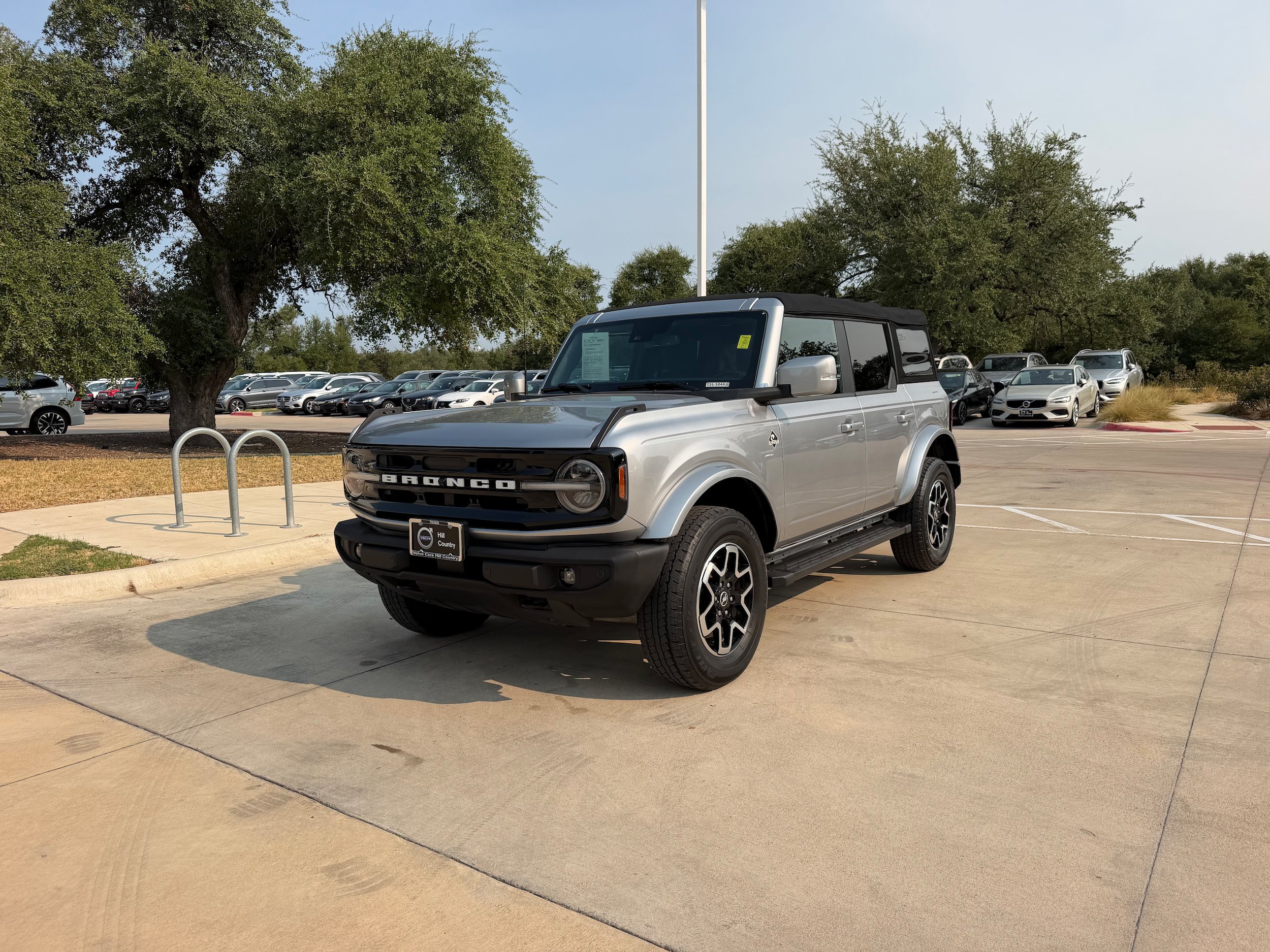 Used 2023 Ford Bronco Outer Banks AWD/4WD image 2