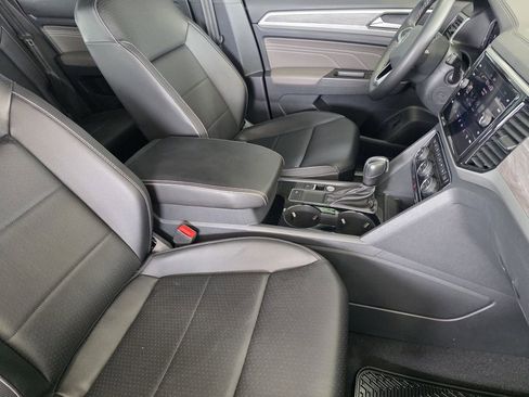 Used 2023 Volkswagen Atlas Cross Sport SE w/ Panoramic Sunroof Package FWD image 11