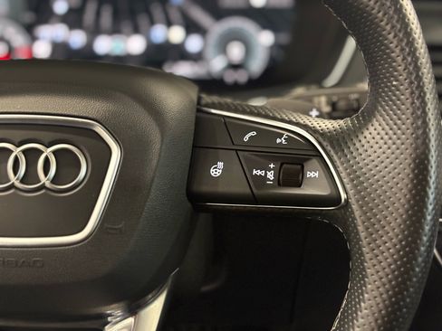 Used 2022 Audi Q5 e Prestige w/ Prestige Package image 27