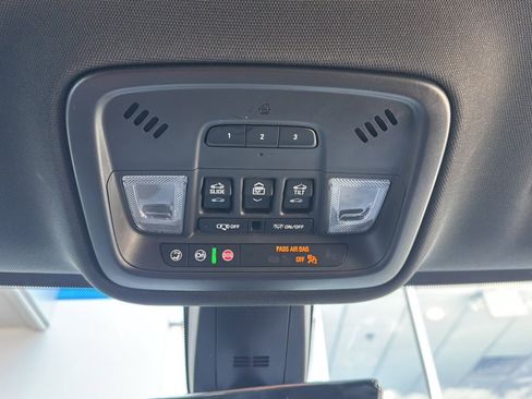 Used 2023 Chevrolet Traverse RS AWD/4WD image 46
